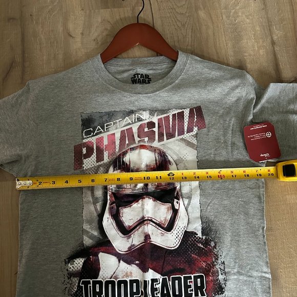 2/$20 Star Wars T-shirt, NWT, Size L - Picture 2 of 3